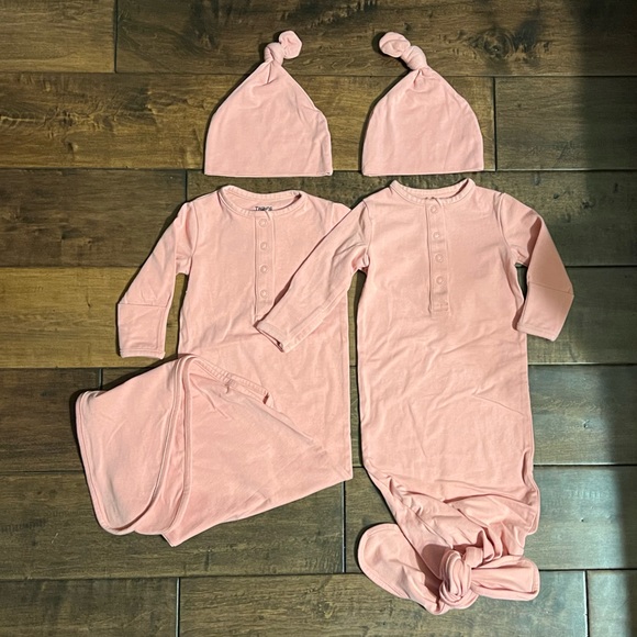 Other - Twins Two 0-3M Baby Girl Newborn Going Home Hospital Outfit Pink With Knot Hat